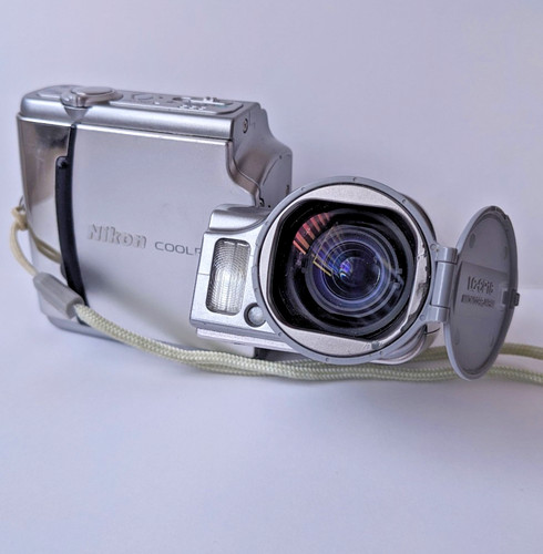 Nikon coolpix swivel lens - s4,